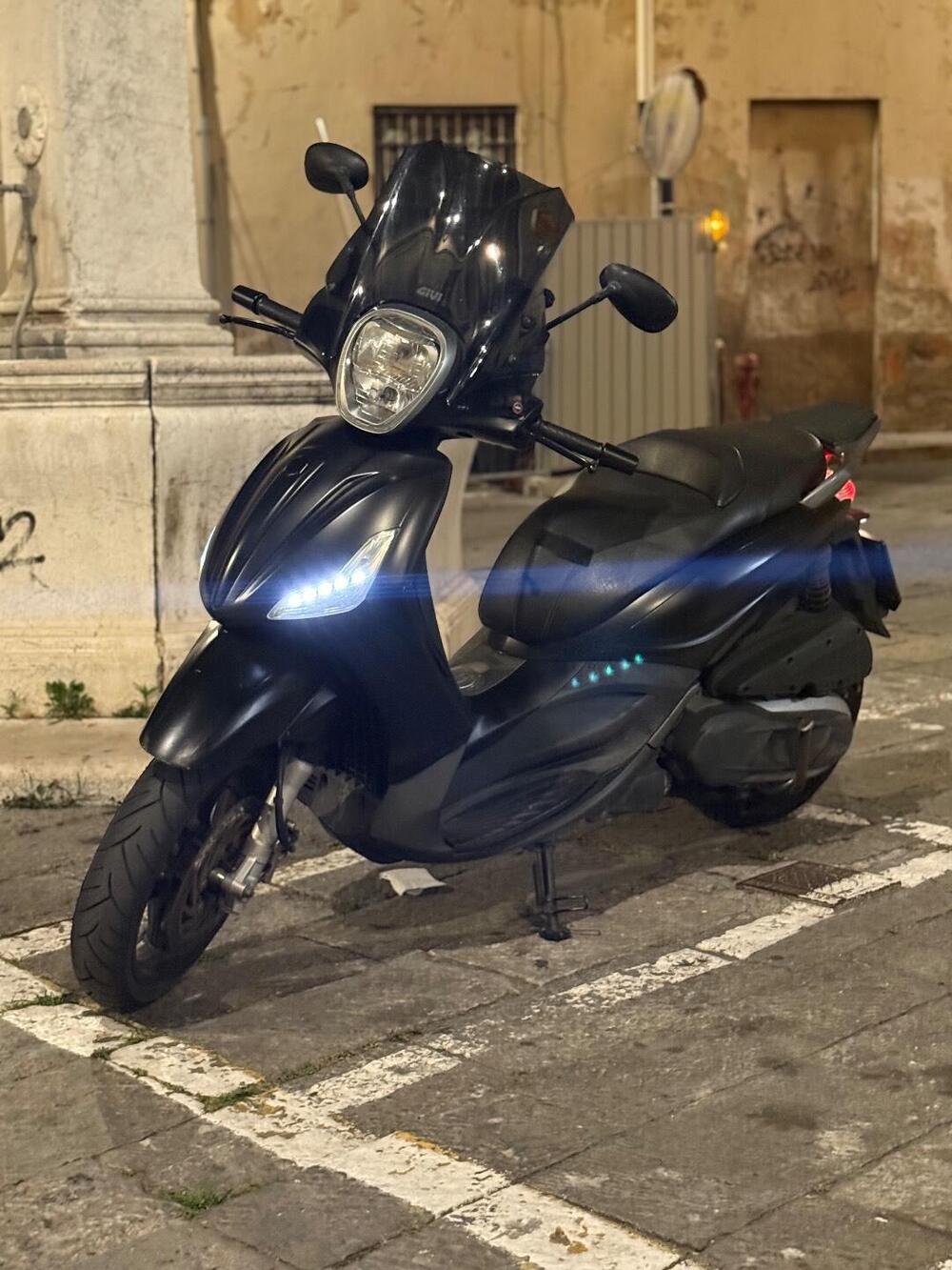 Piaggio Beverly 350 SportTouring ie (2011 - 15)