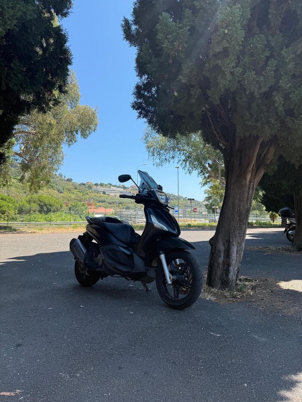 Piaggio Beverly 350 SportTouring ie (2011 - 15) (2)