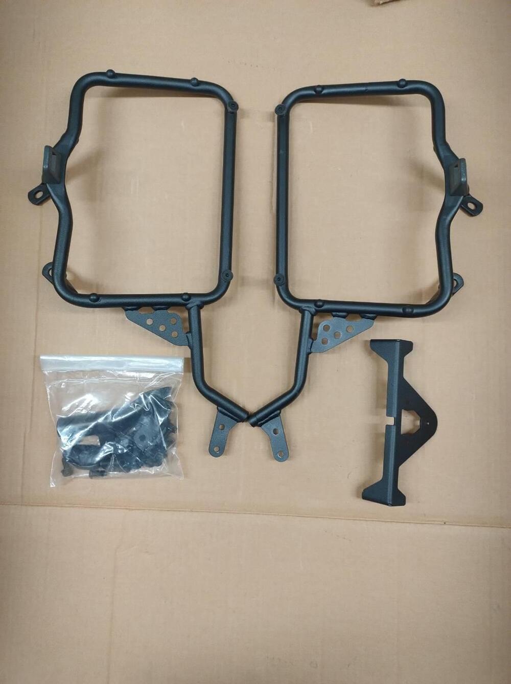 Telaietti Attacchi Valigie Ducati Scrambler 800 Givi (3)