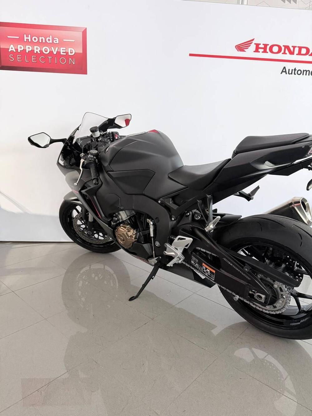 Honda CBR 1000 RR Fireblade (2017 - 19) (2)