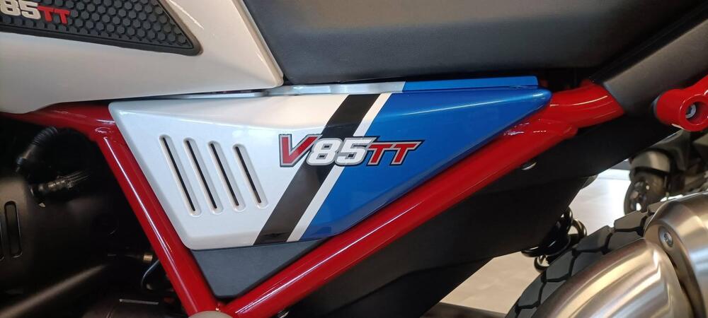 Moto Guzzi V85 TT (2021 - 23) (6)