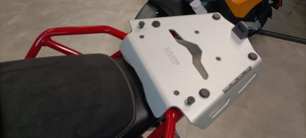 Moto Guzzi V85 TT (2021 - 23) (8)