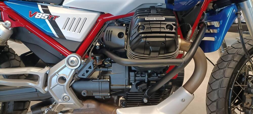 Moto Guzzi V85 TT (2021 - 23) (9)