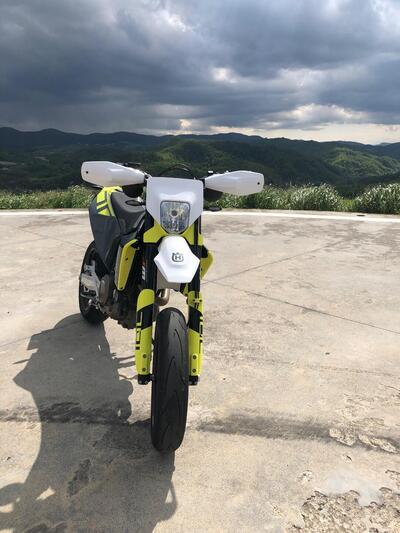 Husqvarna 701 Supermoto (2023 - 25) usata