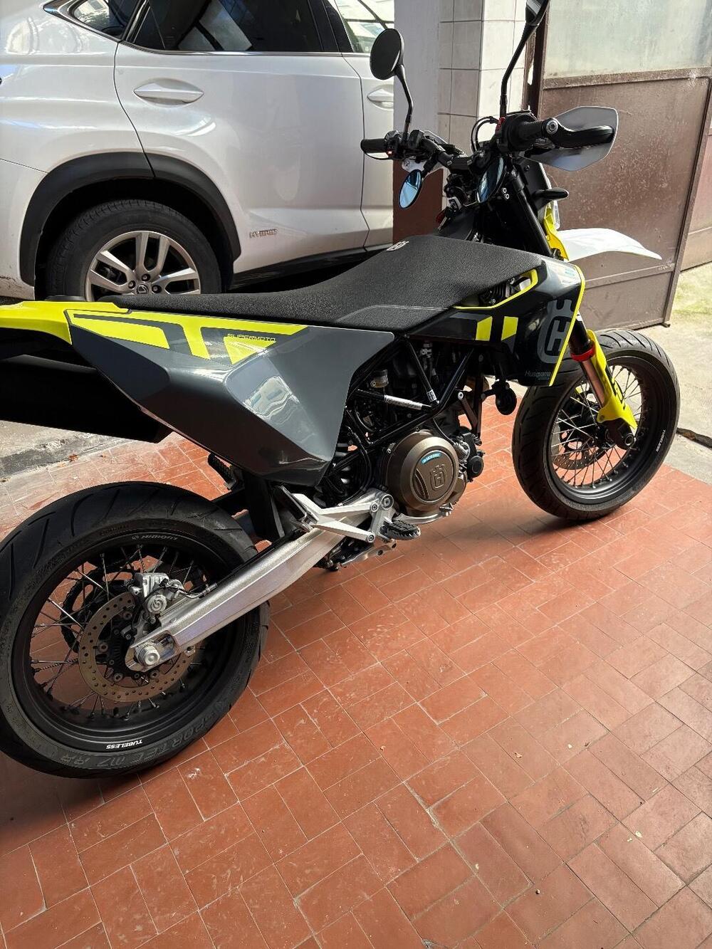 Husqvarna 701 Supermoto (2023 - 25) (3)