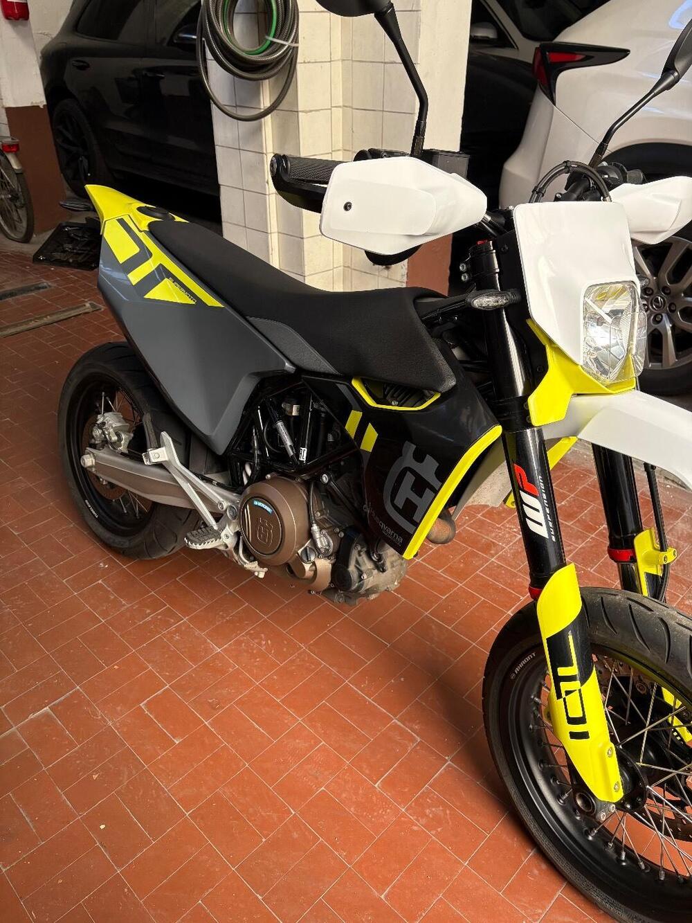 Husqvarna 701 Supermoto (2023 - 25) (4)