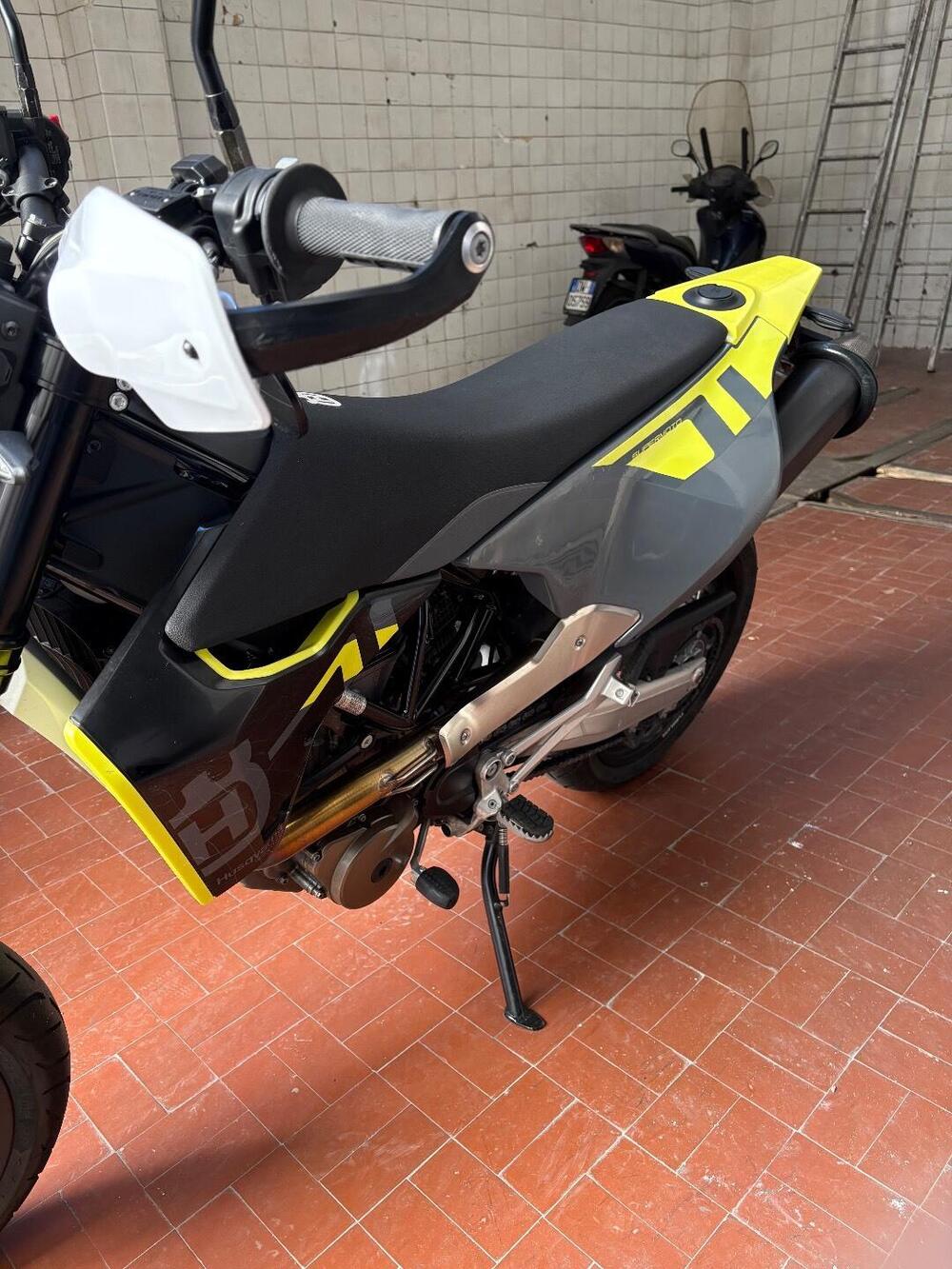 Husqvarna 701 Supermoto (2023 - 25) (5)