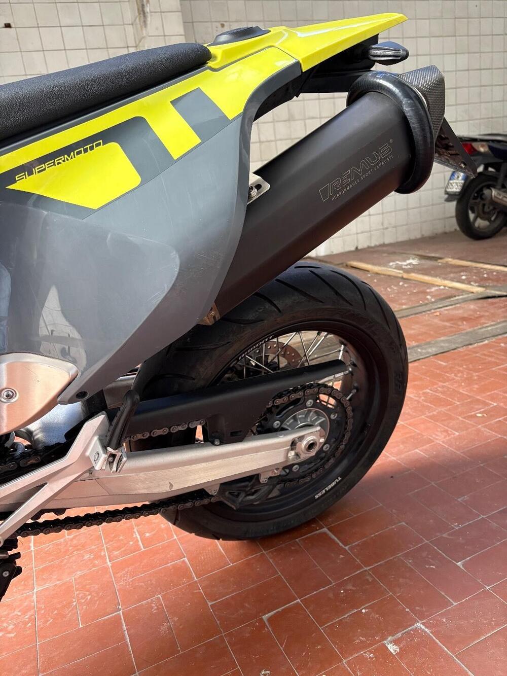 Husqvarna 701 Supermoto (2023 - 25) (6)