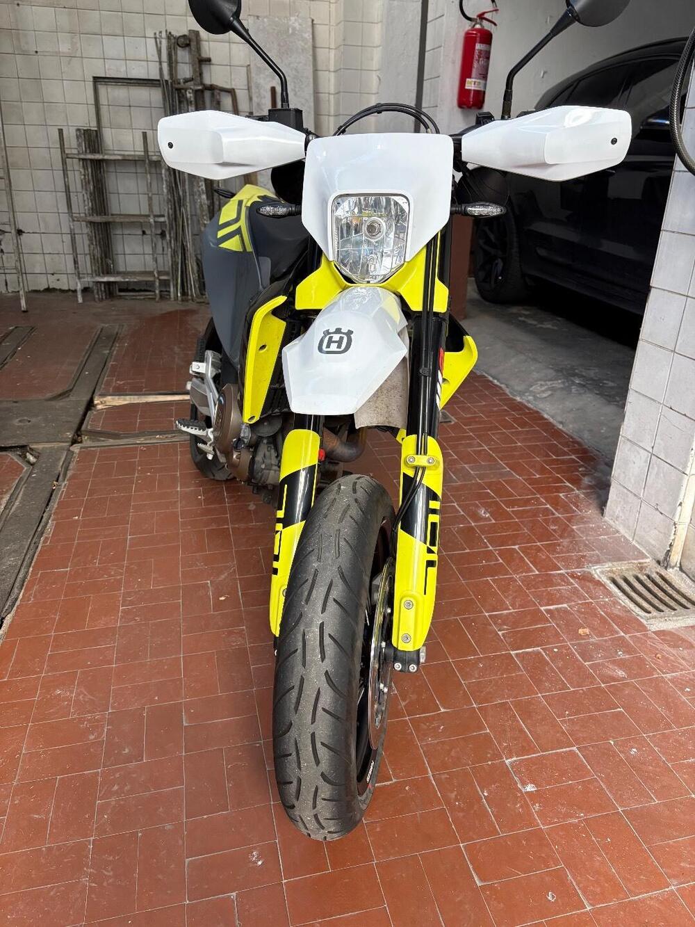 Husqvarna 701 Supermoto (2023 - 25) (9)