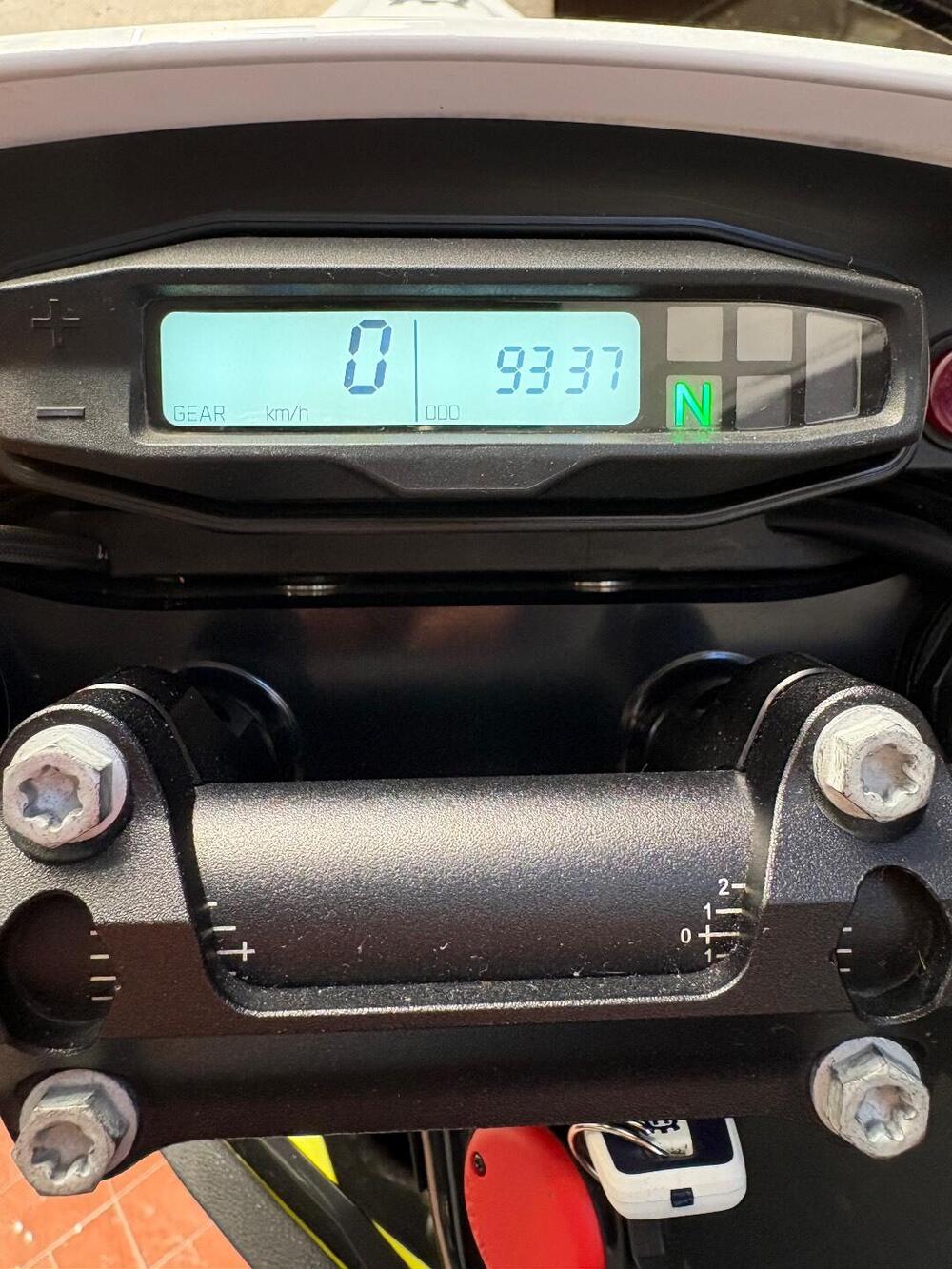 Husqvarna 701 Supermoto (2023 - 25) (11)