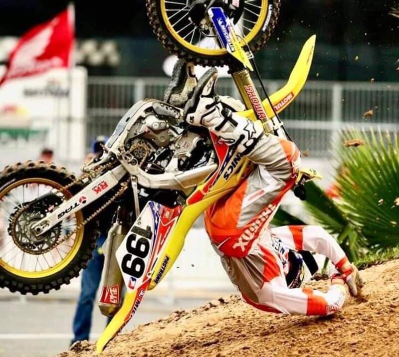 Qui il tentativo &quot;finito male&quot; del backflip provato ad eseguire sul Finish Line di Daytona 2006 durante una gara di Supercross