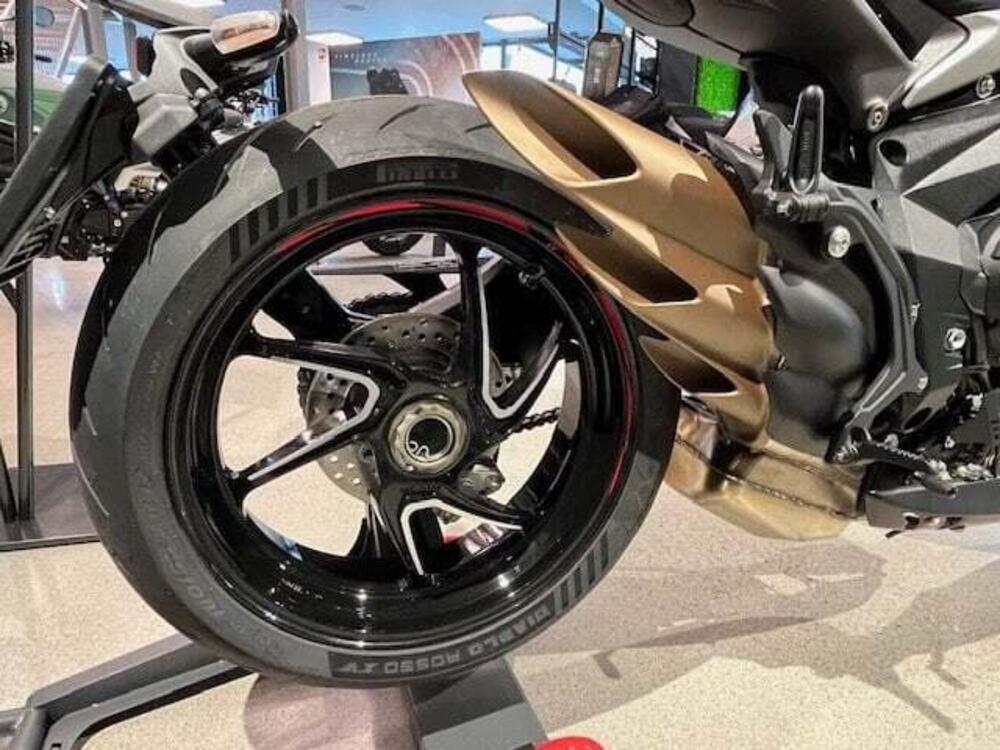 MV Agusta Brutale 800 RR Ottantesimo (2025) (3)