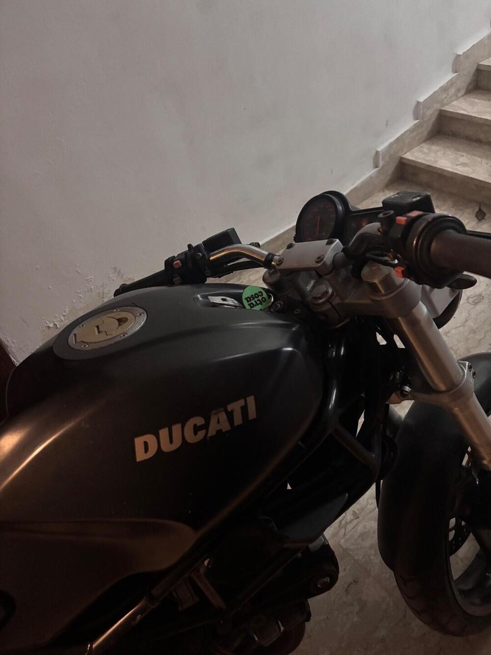 Ducati Monster 600 Dark (1998 - 01) (5)