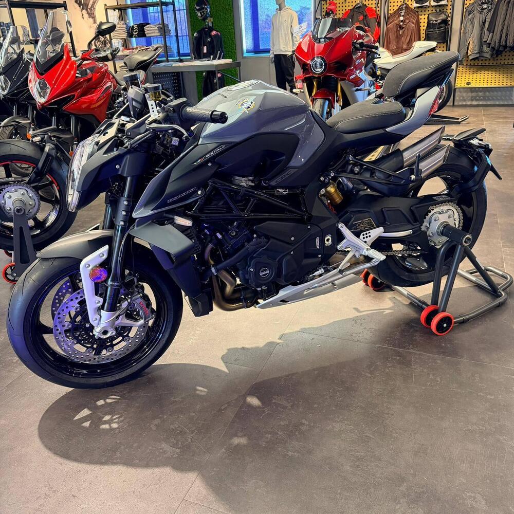 MV Agusta Brutale 1000 RS (2022 - 26) (2)