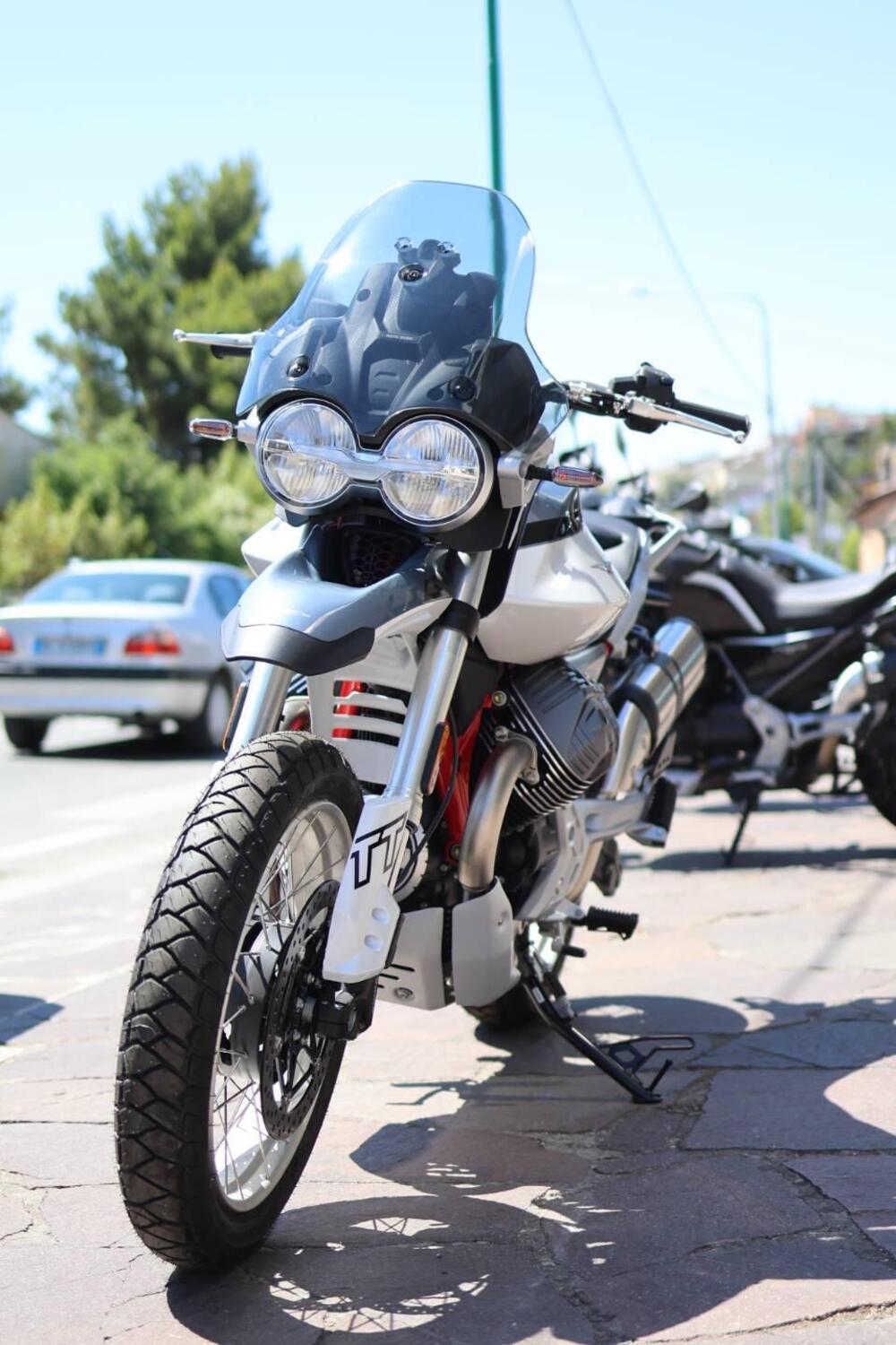 Moto Guzzi V85 TT (2024 - 26) (2)