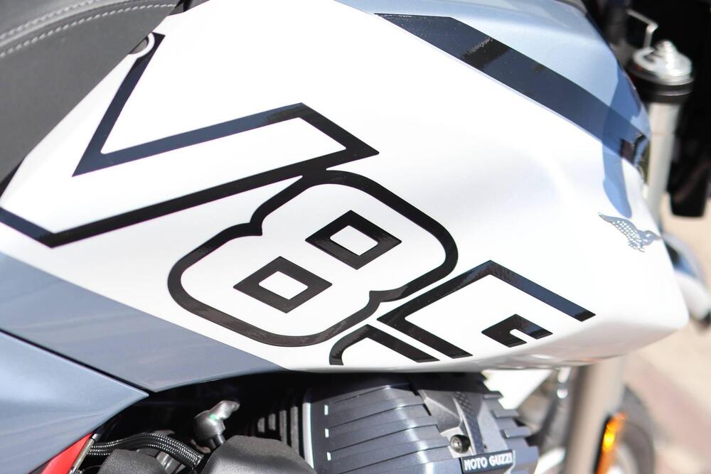 Moto Guzzi V85 TT (2024 - 26) (9)