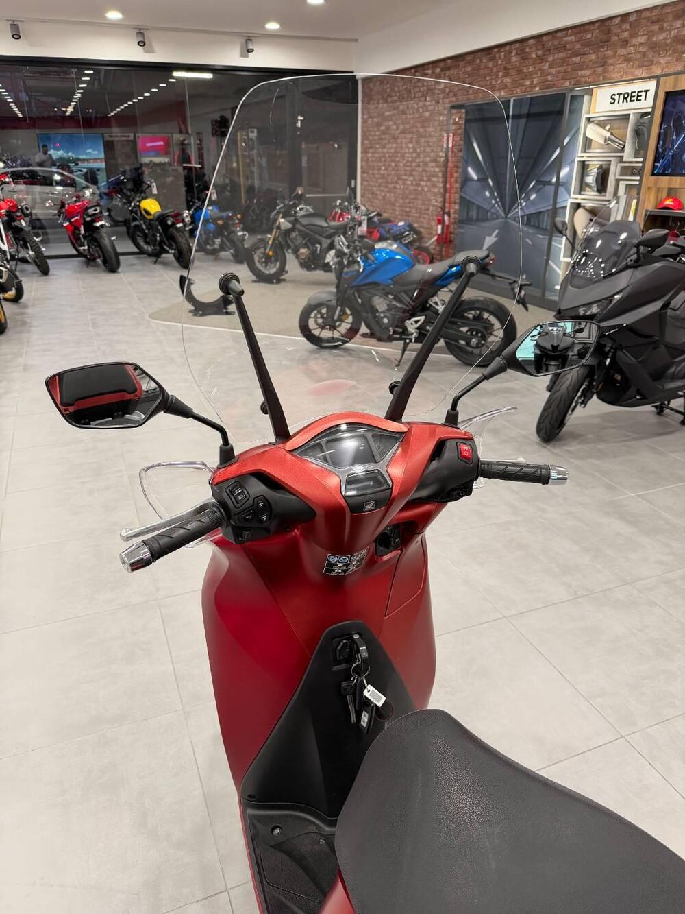 Honda SH 350 (2021 - 24) (9)