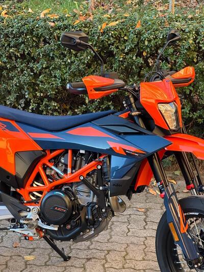 KTM 690 SMC R (2026) nuova