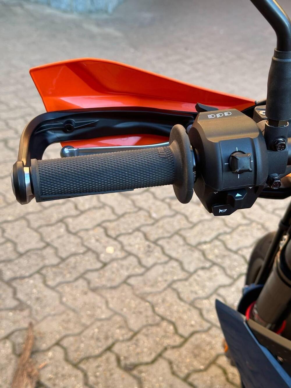 KTM 690 SMC R (2026) (5)