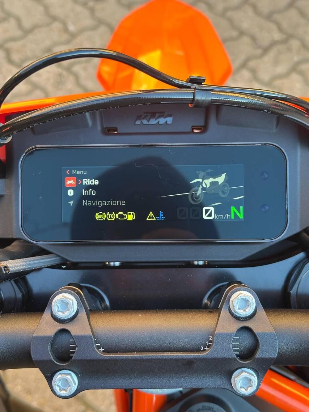 KTM 690 SMC R (2026) (6)