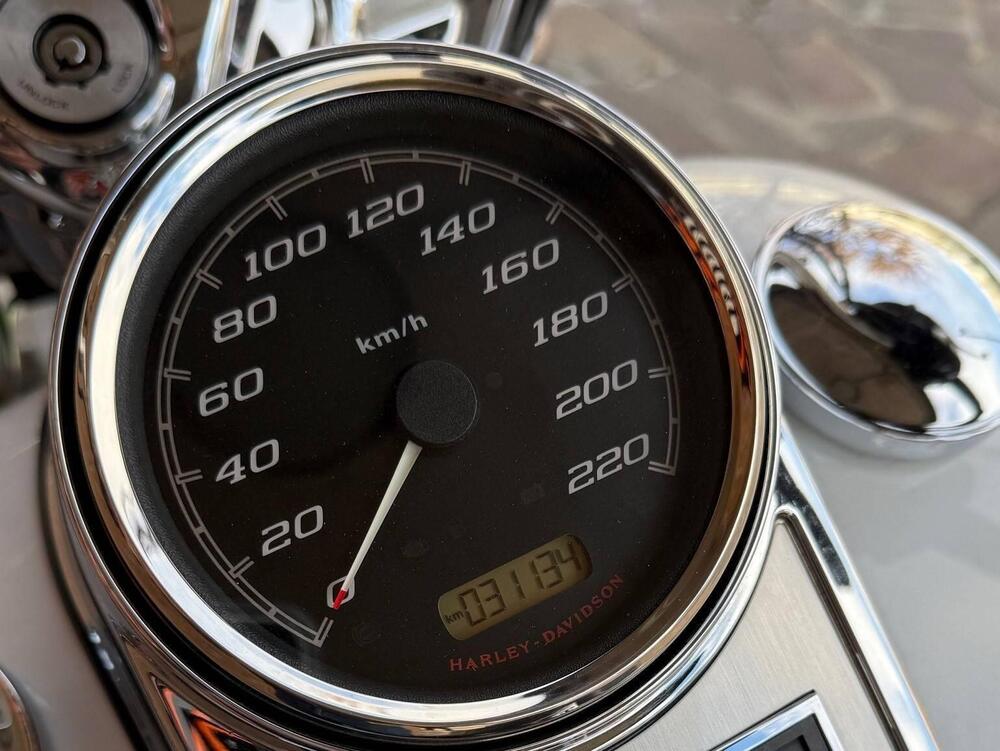 Harley-Davidson 1690 Road King (2013 - 16) - FLHR (3)