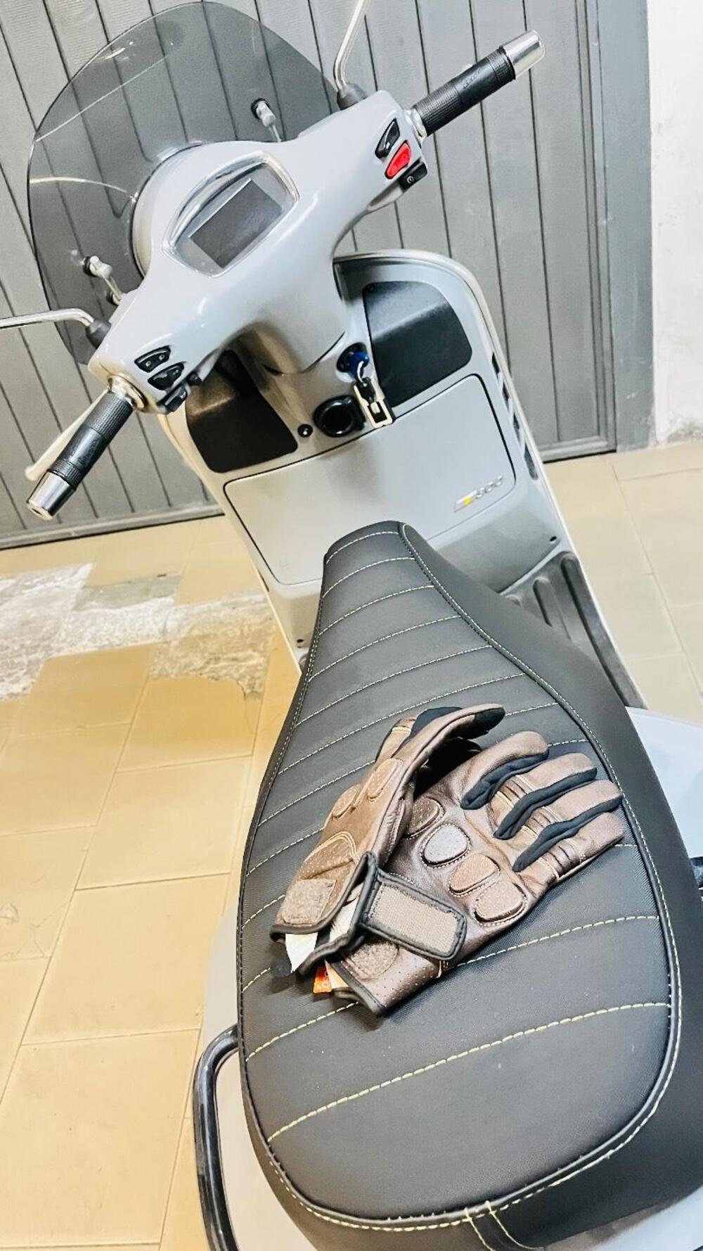 Vespa GTS 300 Hpe Super Tech (2019) (3)