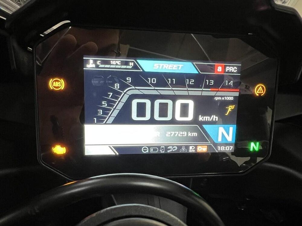 Aprilia RSV4 1100 Factory (2021 - 24) (8)