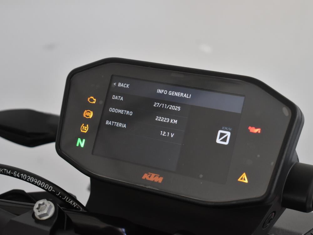 KTM 890 Duke R (2020) (7)