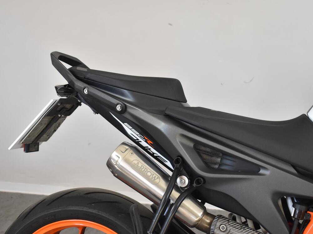 KTM 890 Duke R (2020) (12)