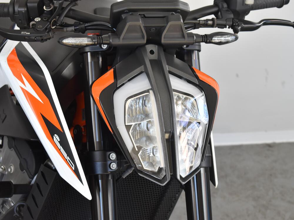 KTM 890 Duke R (2020) (14)