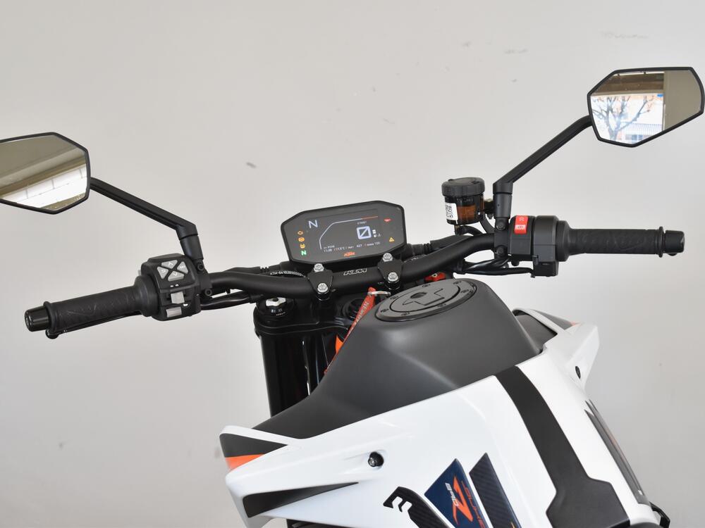 KTM 890 Duke R (2020) (18)