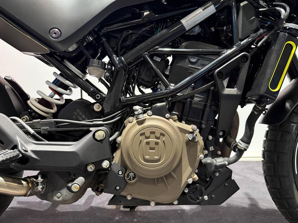 Husqvarna Svartpilen 401 (2021 - 23) (5)