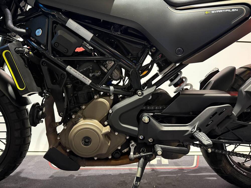 Husqvarna Svartpilen 401 (2021 - 23) (11)