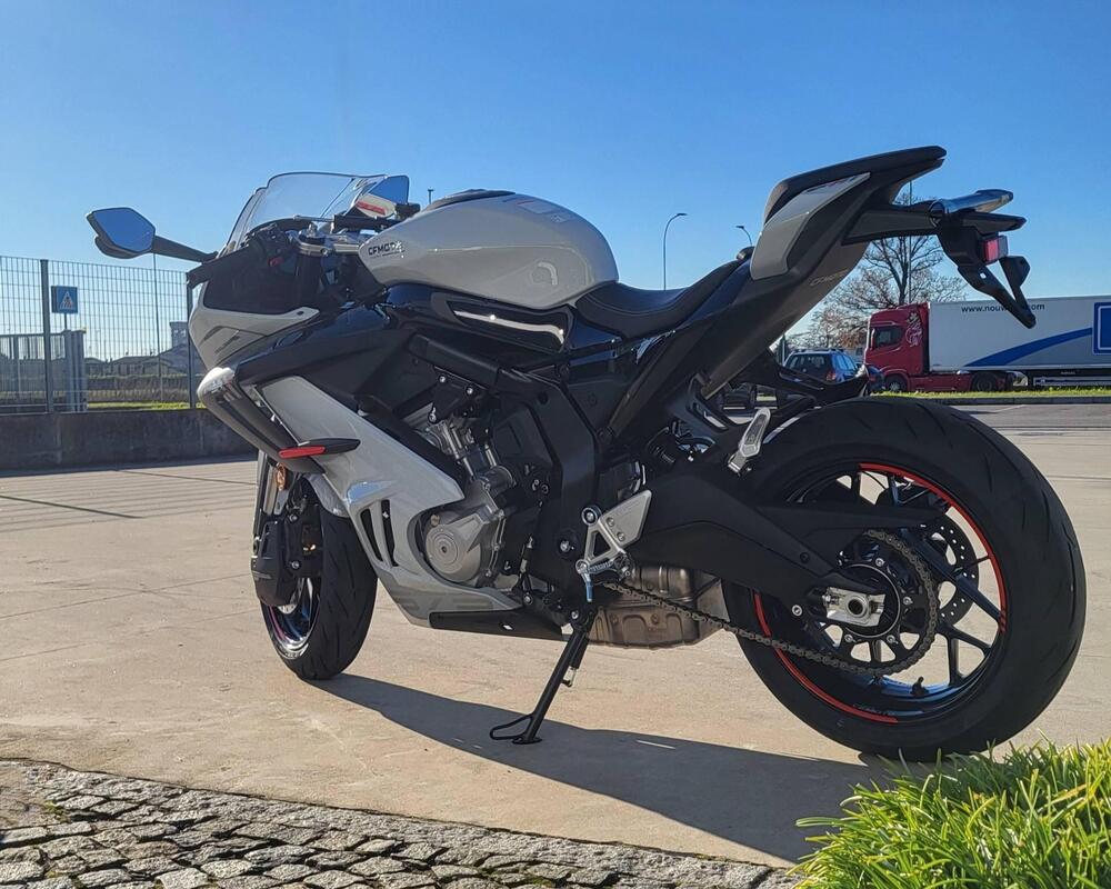 CFMOTO 675SR-R (2025) (3)