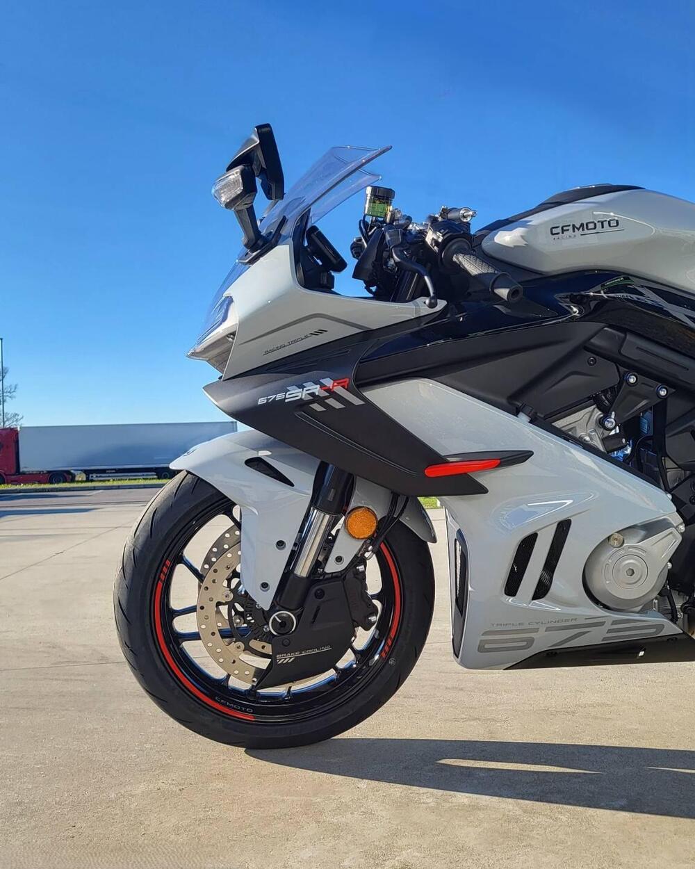 CFMOTO 675SR-R (2025) (4)