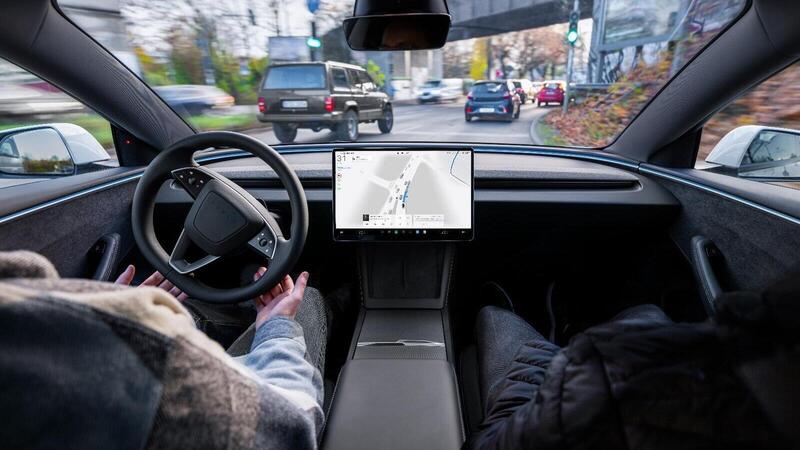 Tesla porta in Italia l&rsquo;esperienza da passeggero del Full Self-Driving (Supervised): debutto dal 1&deg; dicembre