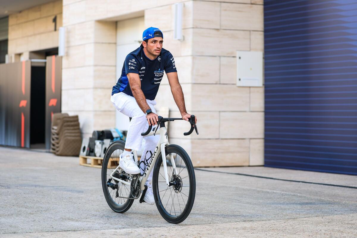 F1. GP Qatar, Carlos Sainz senza giri di parole: "Le linee guida sui contatti creano più problemi che soluzioni"