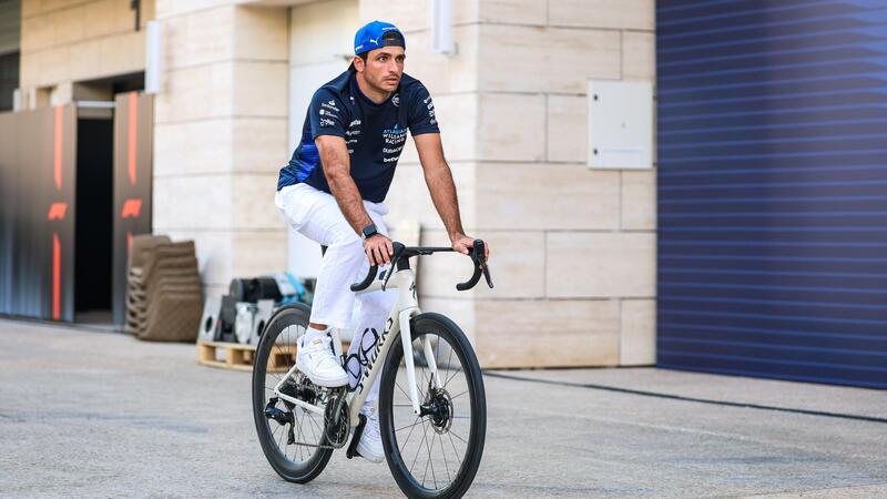 F1. GP Qatar, Carlos Sainz senza giri di parole: &quot;Le linee guida sui contatti creano pi&ugrave; problemi che soluzioni&quot;