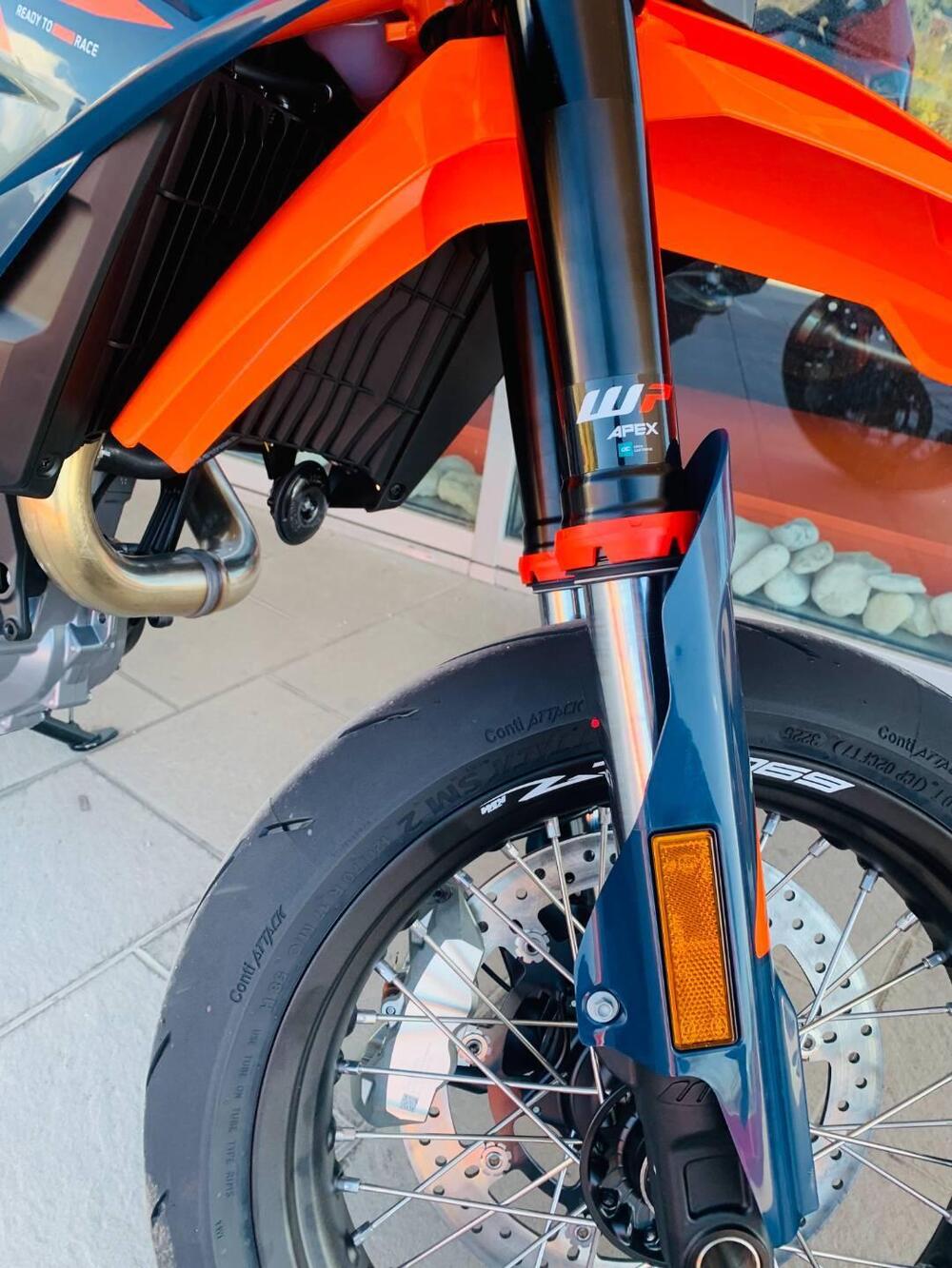 KTM 690 SMC R (2026) (4)