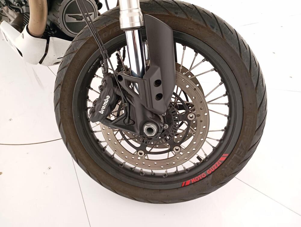 Moto Guzzi V85 TT (2021 - 23) (9)