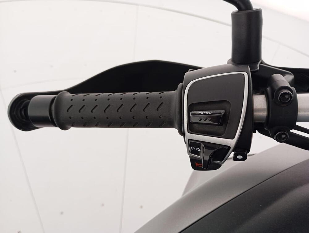 Moto Guzzi V85 TT (2021 - 23) (10)