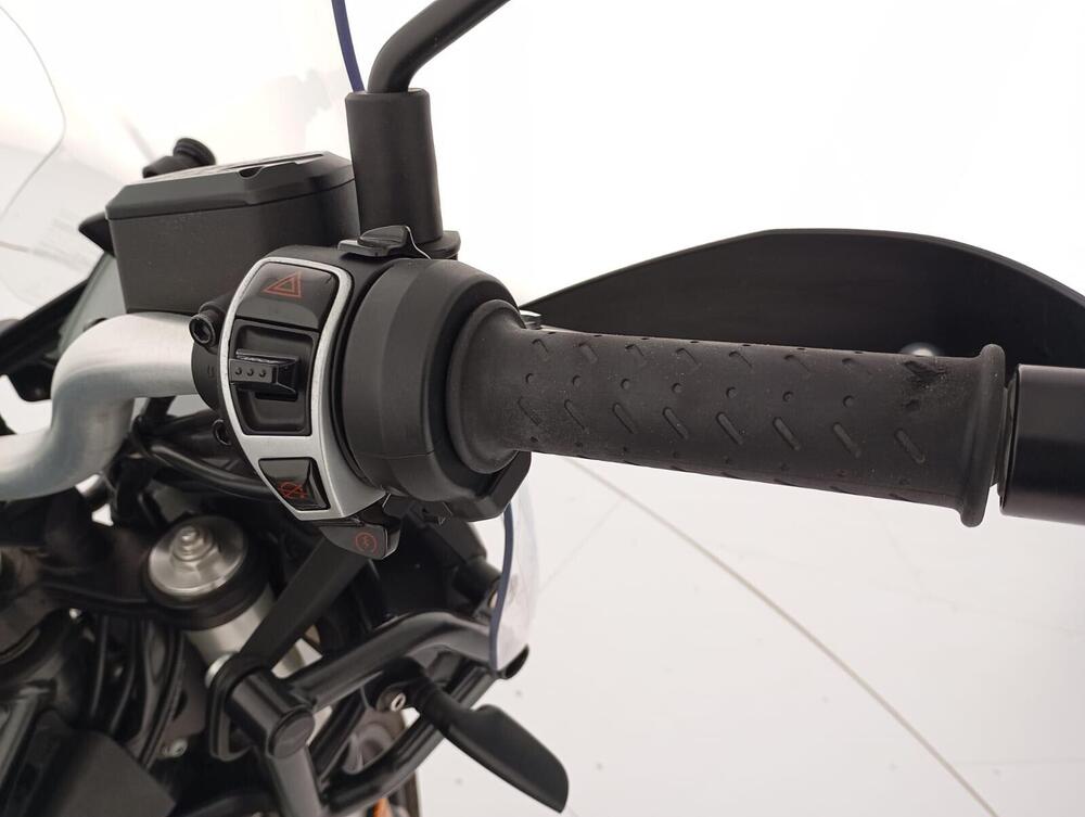 Moto Guzzi V85 TT (2021 - 23) (11)