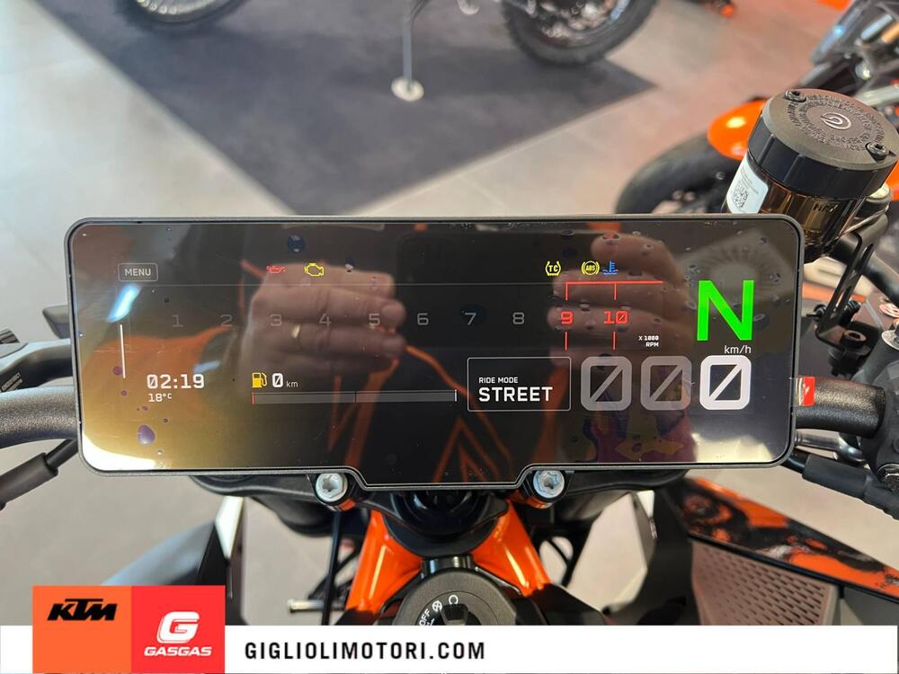 KTM 990 Duke R (2026) (6)