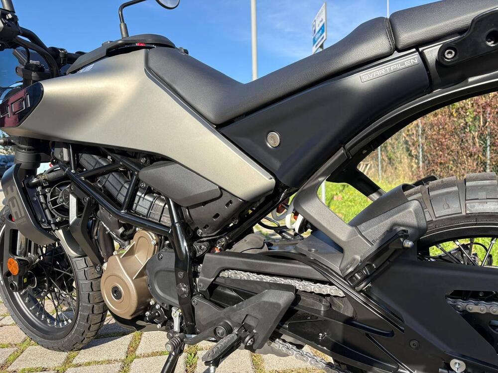 Husqvarna Svartpilen 401 (2024 - 26) (3)