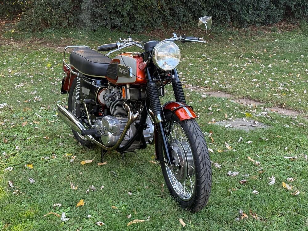 Triumph T150 Trident (7)