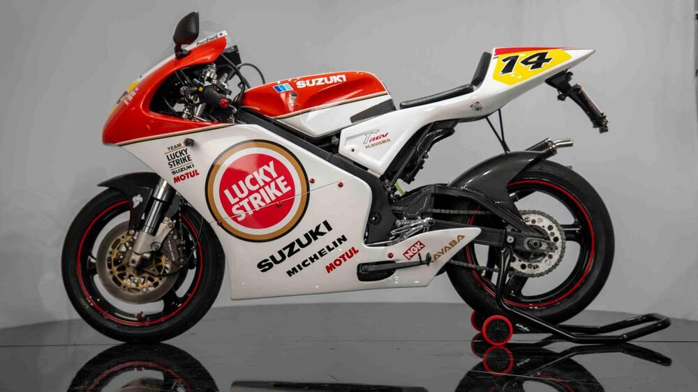 Suzuki RGV 250 GAMMA (2)