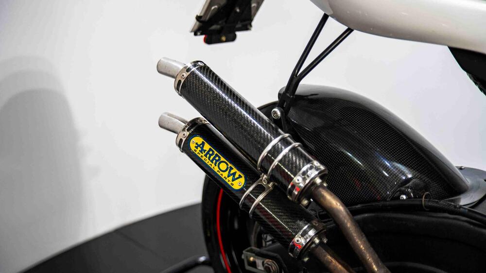 Suzuki RGV 250 GAMMA (11)