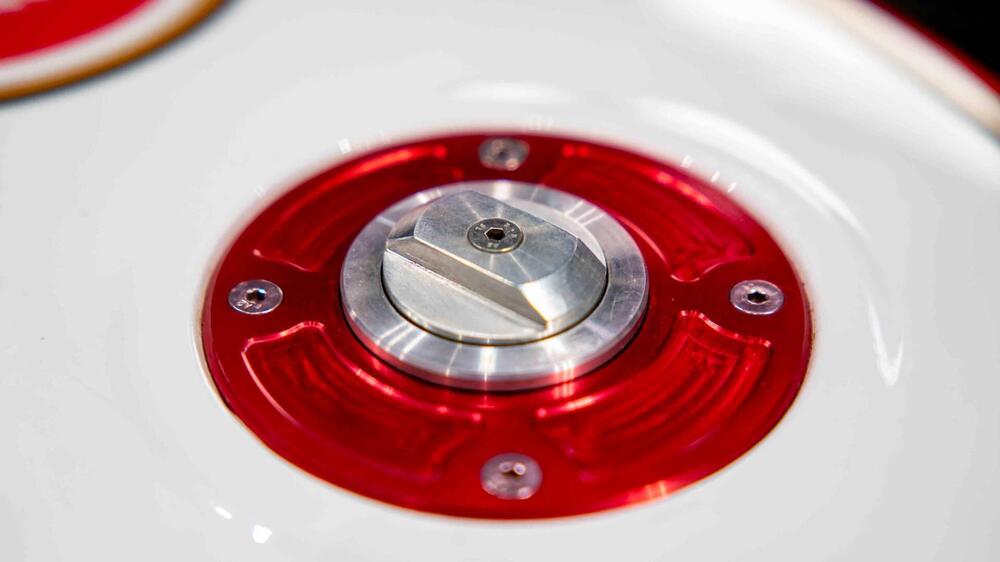 Suzuki RGV 250 GAMMA (19)