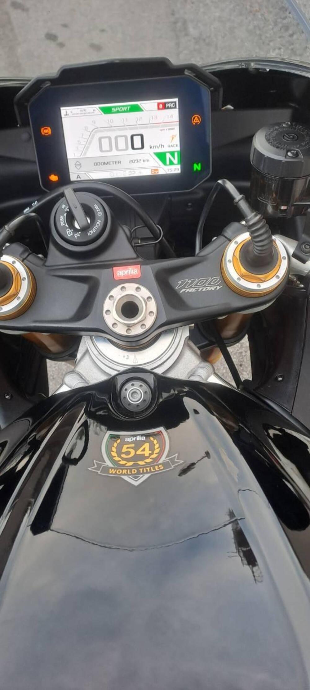 Aprilia RSV4 1100 Factory (2021 - 24) (6)