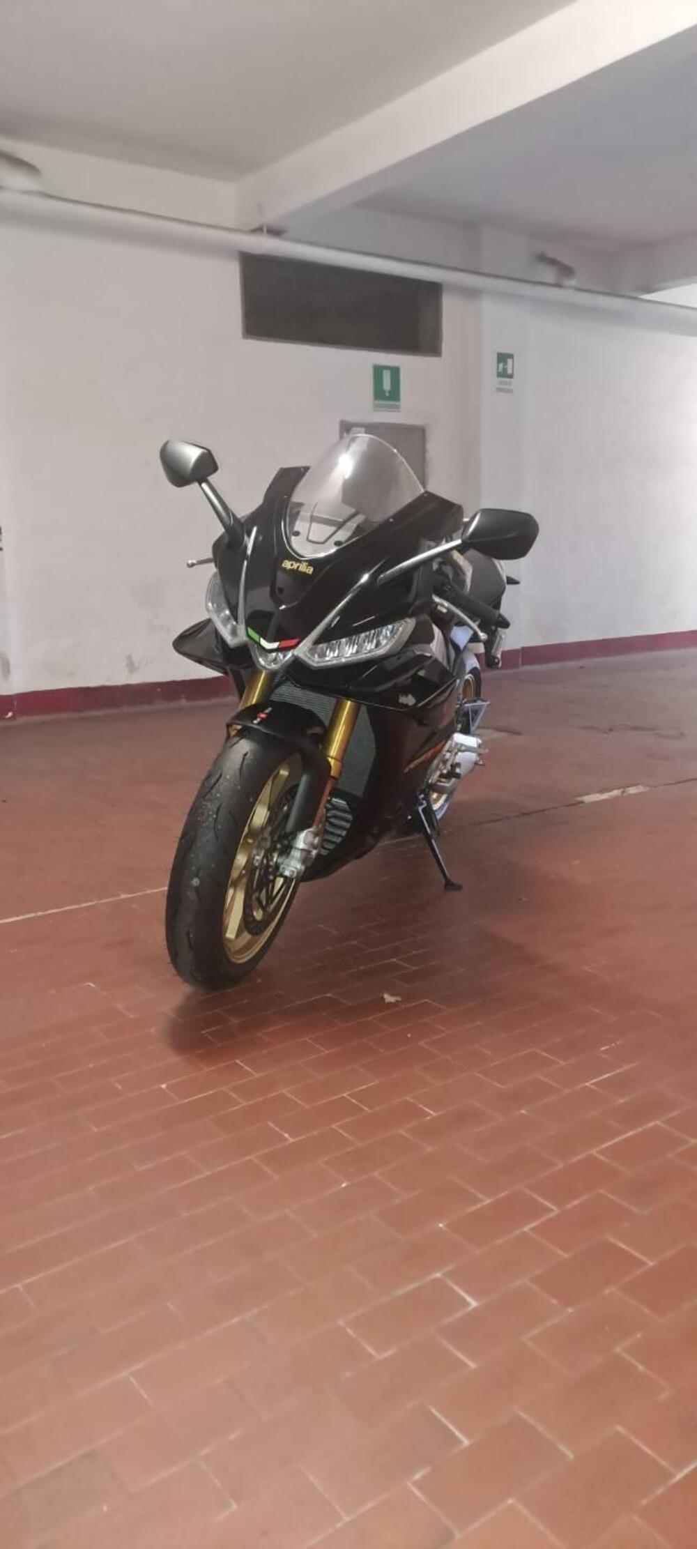 Aprilia RSV4 1100 Factory (2021 - 24) (7)